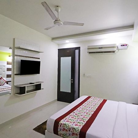 Hotel Star Inn Suite - Delhi Airport Нью-Дели Экстерьер фото